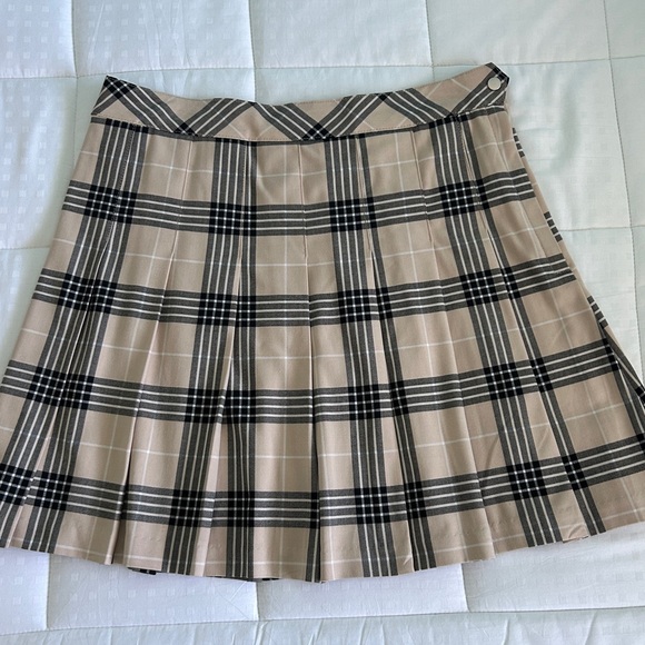 H&M Divided Pleated Plaid Mini Skirt - Picture 8 of 9